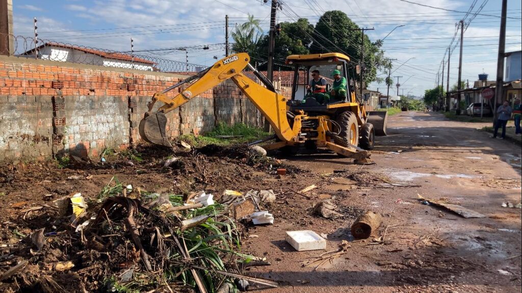 WhatsApp-Image-2025-07-30-at-14.11.15-1024x576 Prefeitura de Macapá retira 8 toneladas de entulhos no bairro Universidade após levantamento identificar 121 lixeiras viciadas, sendo 51 na Zona Sul