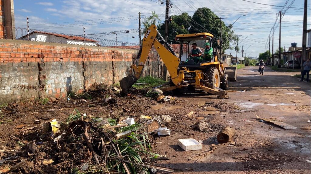 WhatsApp-Image-2025-07-30-at-14.11.16-1024x576 Prefeitura de Macapá retira 8 toneladas de entulhos no bairro Universidade após levantamento identificar 121 lixeiras viciadas, sendo 51 na Zona Sul